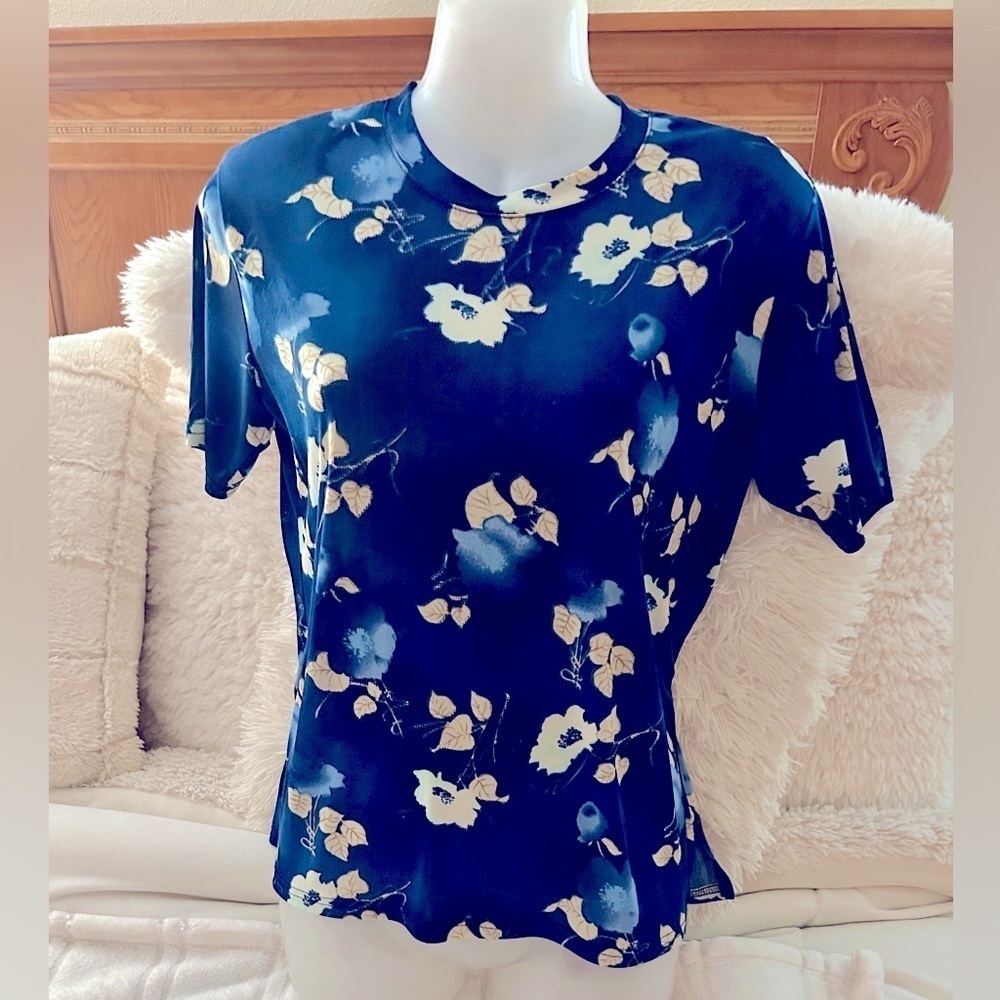 Blue and Cream Floral Short Sleeve Women’s Top Sz L - Picture 7 of 7